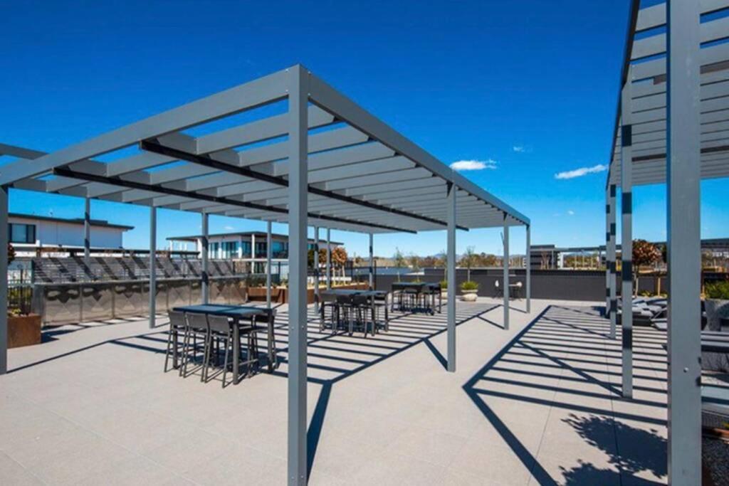 Luxe 2Br Executive Apartment Kingston Pool Parking Wifi Bbq Wine Kültér fotó
