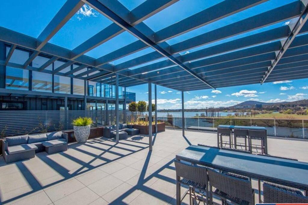Luxe 2Br Executive Apartment Kingston Pool Parking Wifi Bbq Wine Kültér fotó