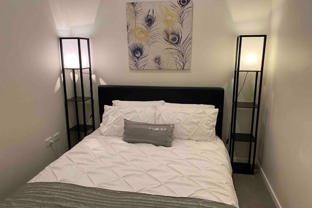 Luxe 2Br Executive Apartment Kingston Pool Parking Wifi Bbq Wine Kültér fotó